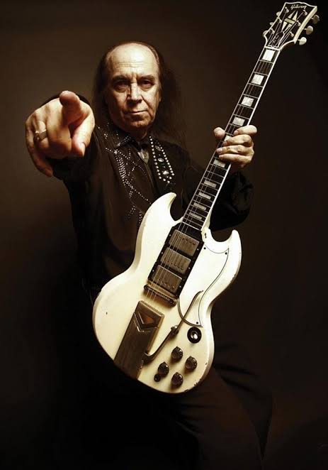 Son kalemizi de kaybettik!
Hoşçakal BABA #ErkinKoray