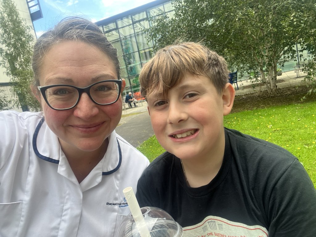 Today my son text - what time is your lunch… then at that time rang me and said ‘I’m here!’ 
Best lunch ever. 
Crisp sandwiches in the gardens 🥰
I was struggling- 17 weeks today since I heard Mum’s voice. He knows I’m sad and I am grateful for his precious heart ❤️
