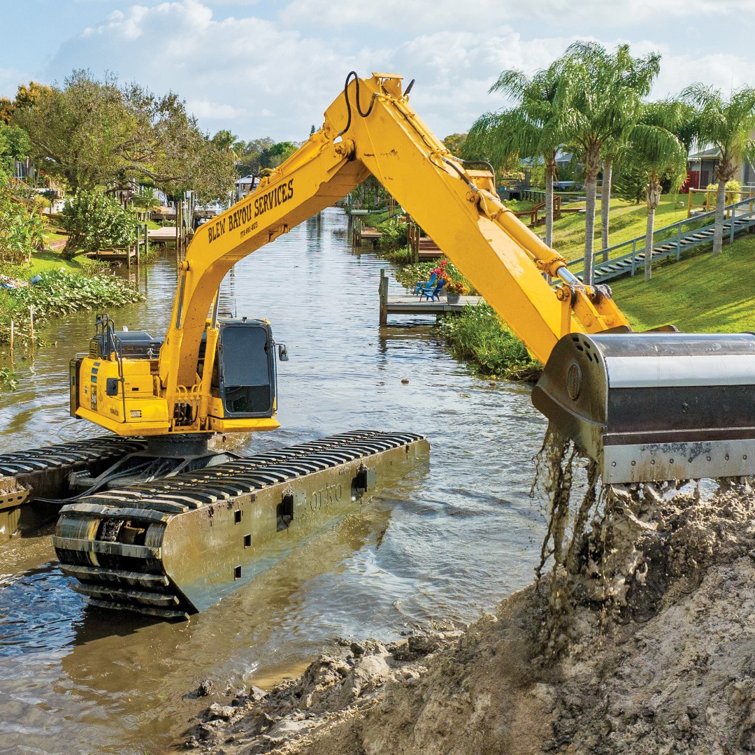 LinderMachinery's tweet photo. Blew Bayou Services equipped a #Komatsu PC240LC-11 #excavator with a 50-foot boom and #OLKO pontoons for a unique dredging project in a Port St. Lucie, Fla., canal system. Find out why the OLKO pontoons were perfect for the job.
https://t.co/TzmbBvRRW2 https://t.co/WqWpsZR7Ex