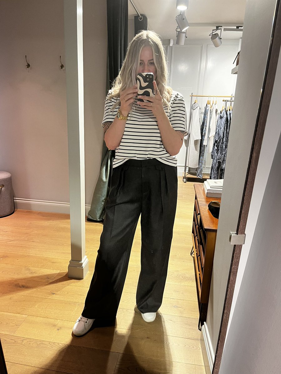 aoife_patrick's tweet photo. The new grey pleated wide trousers are super comfy &amp; stylish…! Loving all the newness! @WeAreMV_ @JeanneTebbutt https://t.co/FFWwi8qaNL