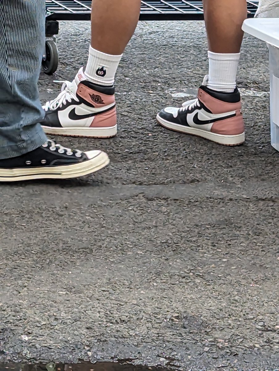 Hobofett360's tweet photo. A few decent on foot shots from the sneaker week Chinatown meet event, a couple days ago in Portland. 
#SneakerWeek #Jordan1 #AirYeezy #NikeSB #Union #Deadstock #Index https://t.co/DLfj7TAQiS