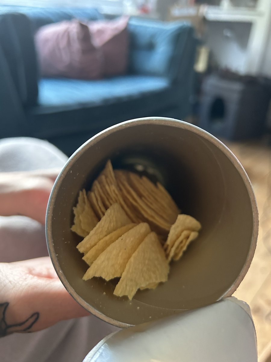 LisaF500's tweet photo. @pringleshelp_uk is there anything more sad than this? What can I do? 😥 https://t.co/Fd1EhtK7aK