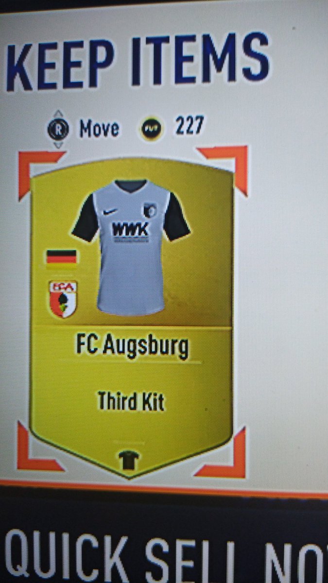 whishe7's tweet photo. Bought the world of football kit and got this @EASPORTS @EA do better 😔 https://t.co/nPFIFZH5Qm