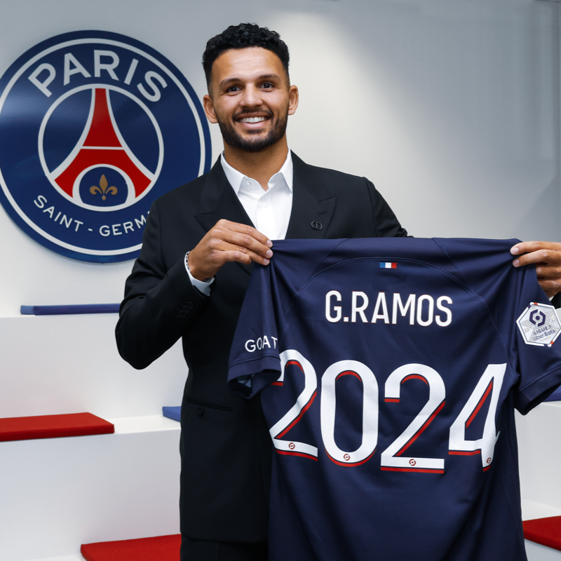 PSG_inside's tweet photo. 🆕✍🏻

Le Paris Saint-Germain est ravi d’accueillir Gonçalo Ramos. L’attaquant portugais de 22 ans est prêté, avec option d’achat, jusqu’à la fin de la saison.

🔴🔵 #WelcomeGonçaloRamos