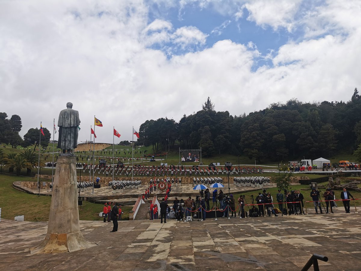 En el Puente de Boyacá, al cumplirse el primer año del gobierno del cambio, el presidente @petrogustavo rinde cuentas a la Nación, de cara al pueblo.