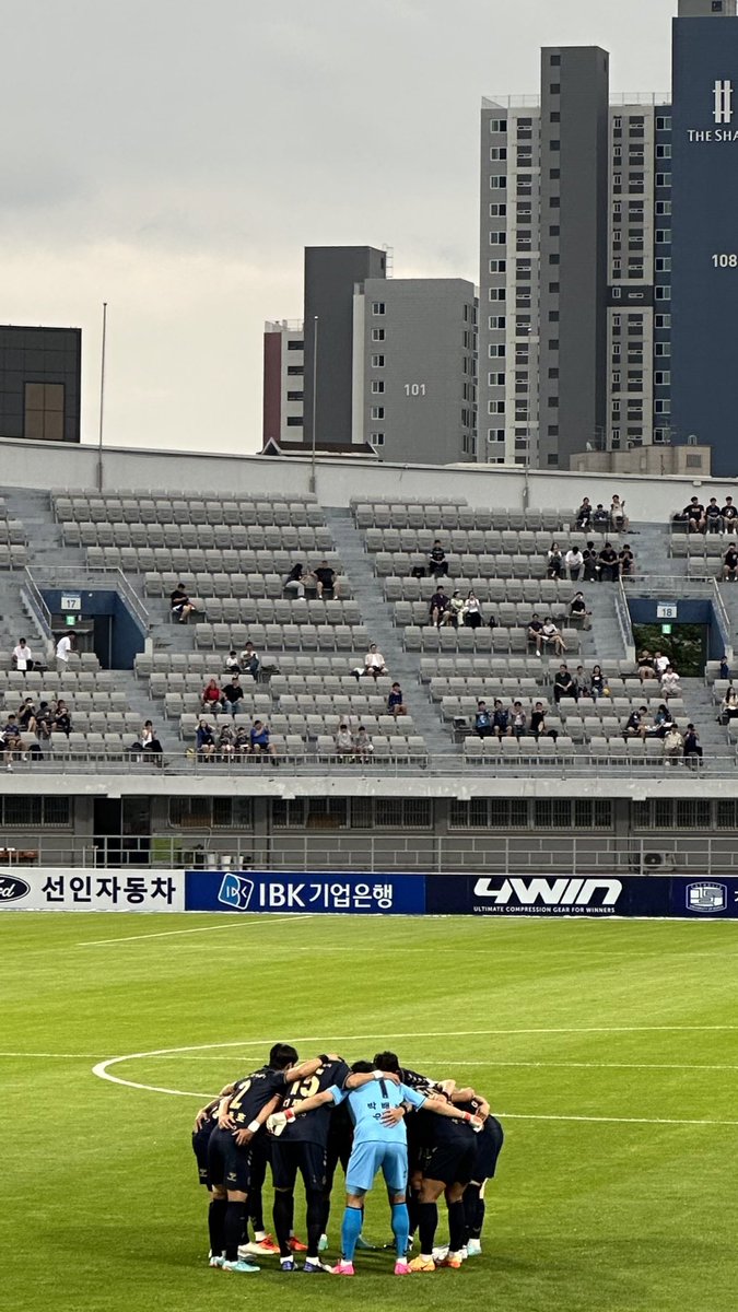 #축구트친소 #수엪트친소 

오직수엪만전북도가끔보고수엪홈경기는대부분이면거의다감온리수엪만좋아하는사람이랑같이축놀ㄱㄱ