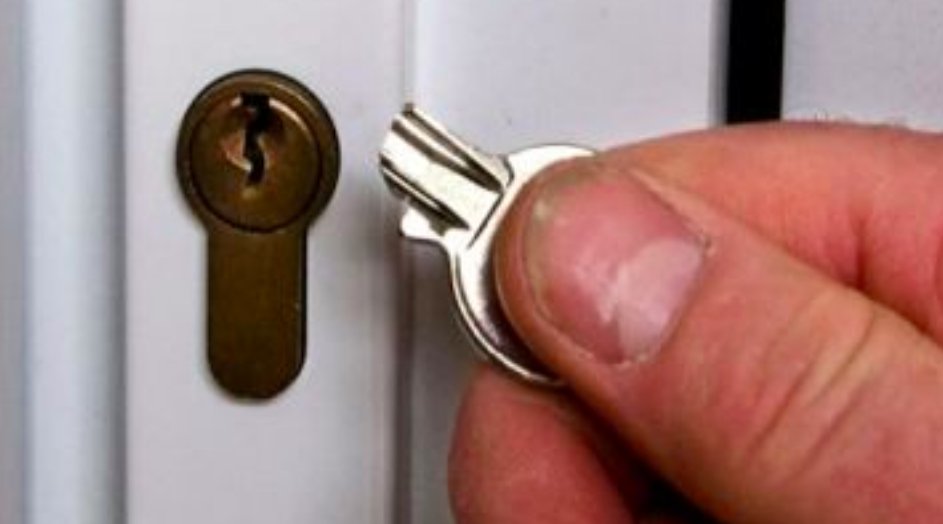 WHAT TO DO IF YOUR KEY BREAKS INSIDE THE LOCK 

A broken key inside the lock puts you at a disadvantage. However, the quickest and stress-free solution is to contact a local locksmith service. In no time, you will regain access...

callcolumbuslocksmith.com/what-to-do-if-…