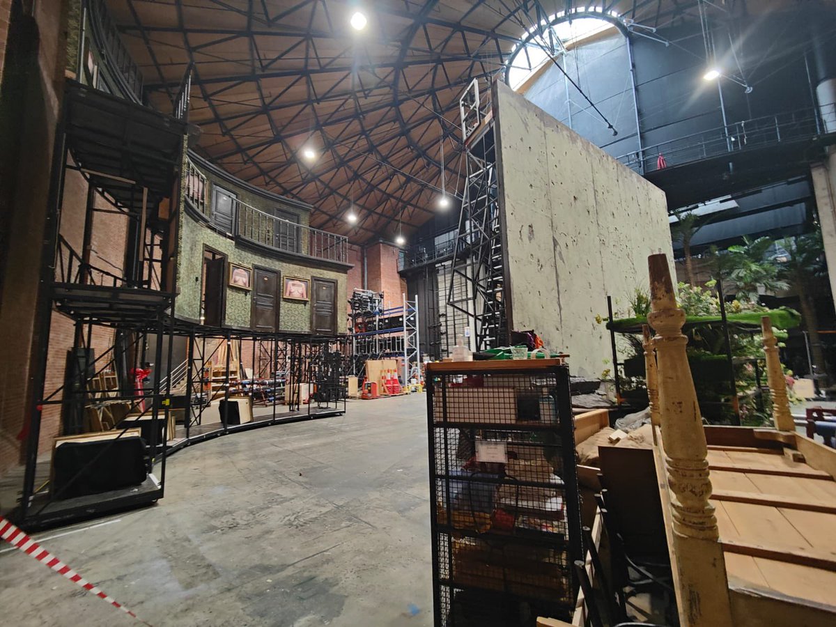 Elizabeth Lynch tweet media