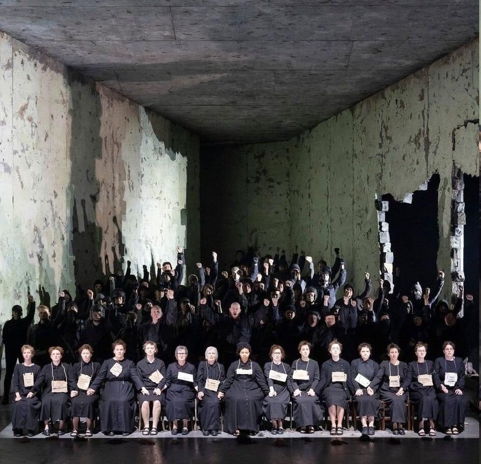 Elizabeth Lynch tweet media