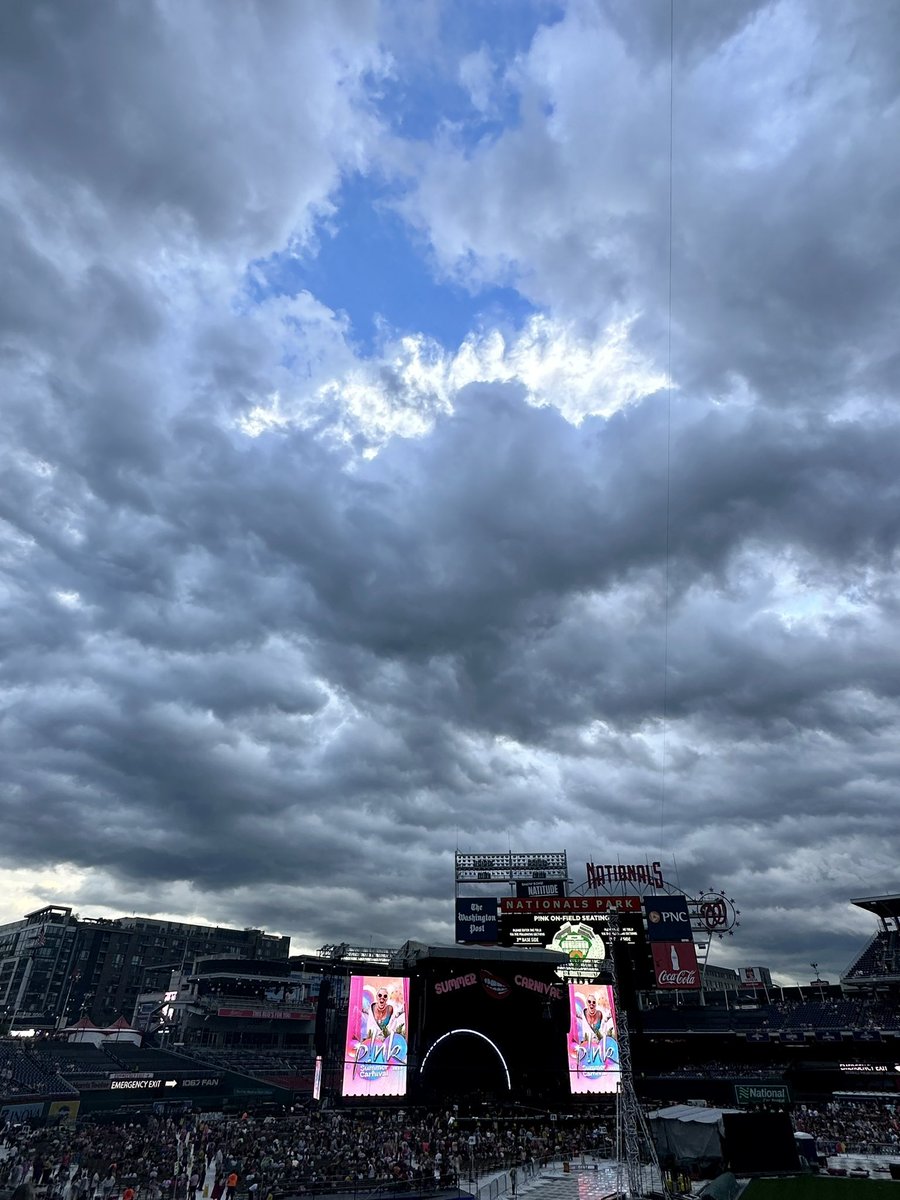 LaughLearnThink's tweet image. Blue sky!!!!