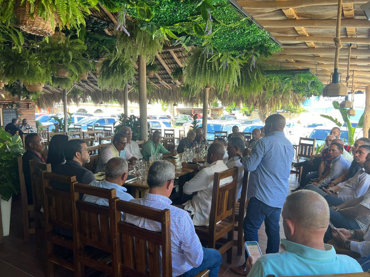 yohanlo's tweet photo. Estuvimos visitando la región Este del país acompañado de los colegas Licda. Sardis Suero y el Dr. Radhames Garcés.
#NuevosTiempos
#YohanLopez
#PresidenteCARD
#SardisSuero
#Abogados
#AvancemosJuntos https://t.co/pZb54vLZvD