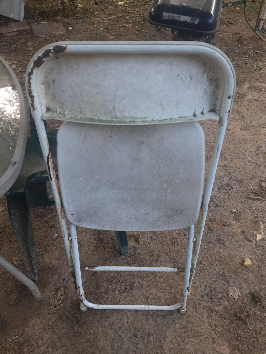 BKamika's tweet photo. Found This Gem Today.
#NotForSell
#Alabamaboatbrawl
#Alabama
#AlabamaBrawl
#AlabamaChair
#ProudMoment
#WeOutside
#ancestors https://t.co/RD7xBUvvlB