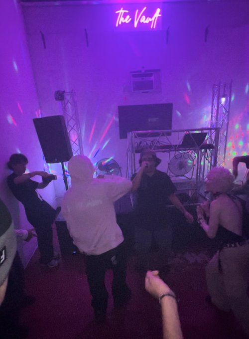 Watch OGBeeFarmr 👽🛸🪐's leaked NSFW photo on TwXstars