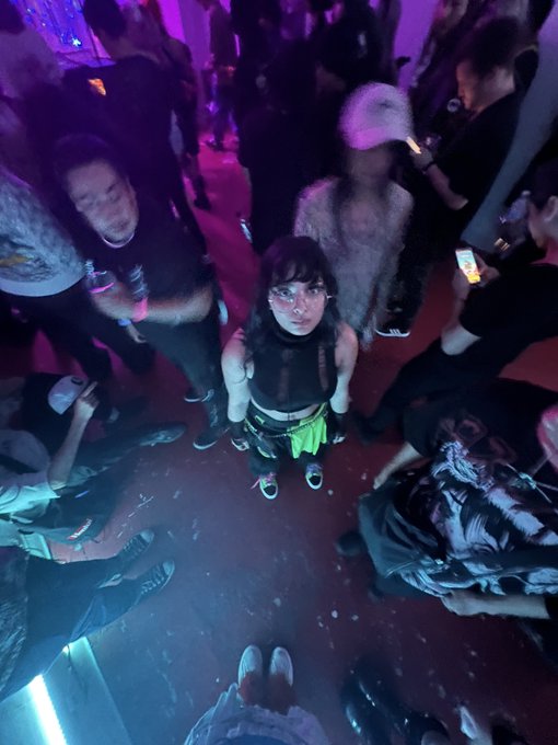 Watch OGBeeFarmr 👽🛸🪐's leaked NSFW photo on TwXstars