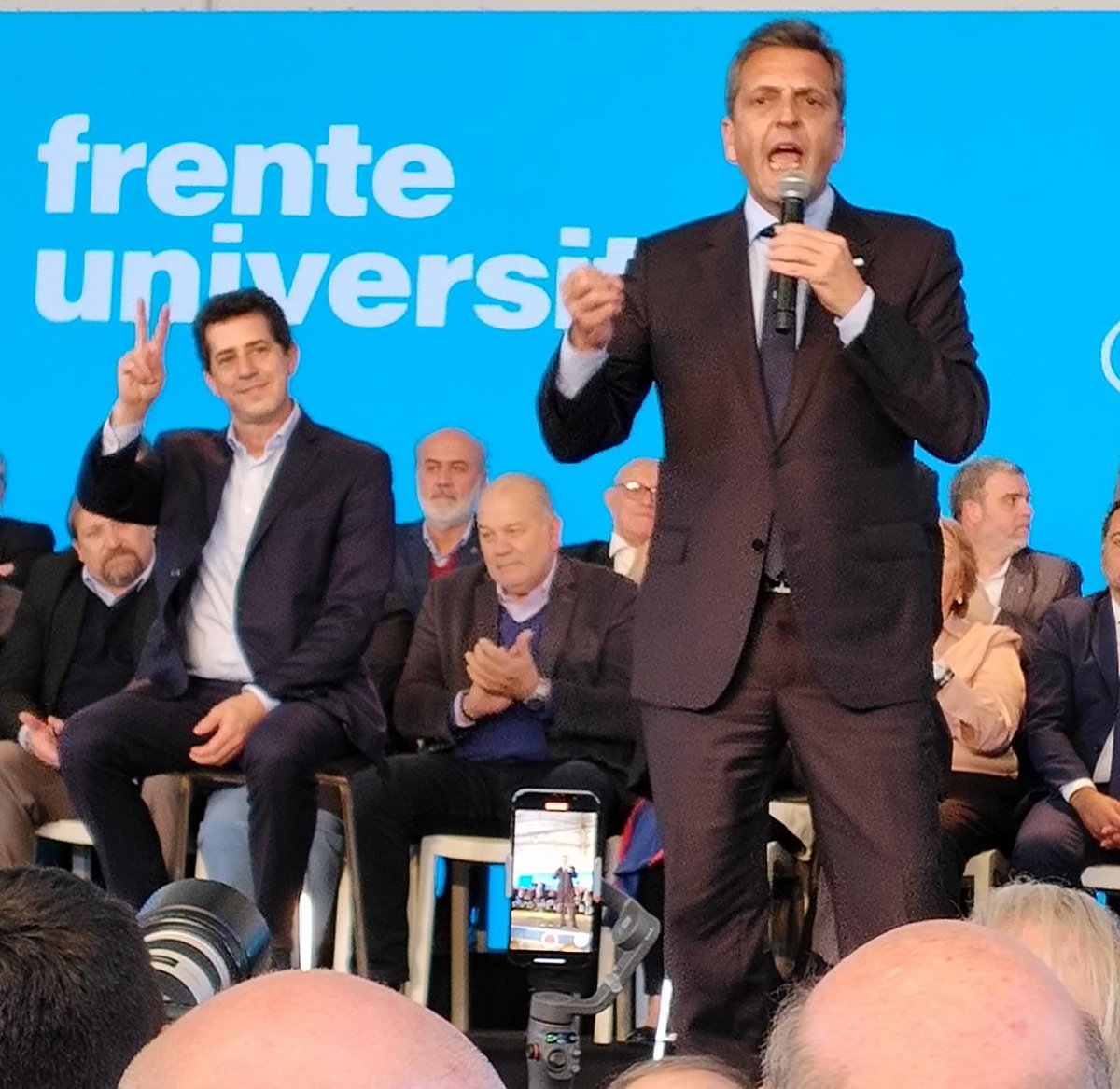 robertojgallo's tweet photo. Hoy participamos en la UNSAM del evento "La Universidad con Massa"  más de un centenar de docentes, no docentes, estudiantes y autoridades de la UNO en defensa de esta reconocida institución pública. https://t.co/wNWn1bBoHh