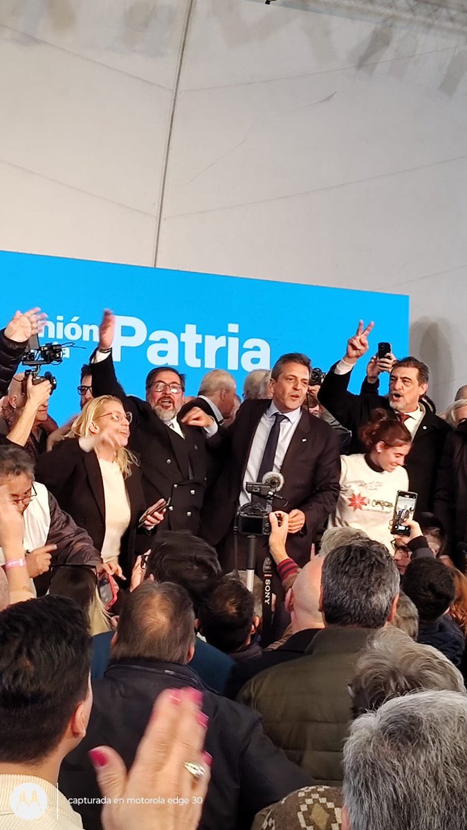 robertojgallo's tweet photo. Hoy participamos en la UNSAM del evento "La Universidad con Massa"  más de un centenar de docentes, no docentes, estudiantes y autoridades de la UNO en defensa de esta reconocida institución pública. https://t.co/wNWn1bBoHh