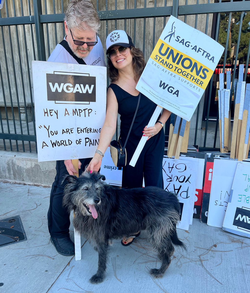 Fran is a #Union dog & stands with @WGAWest @WGAEast @sagaftra ✊🏼🪧& with Mahmmy & Daddy @TheJohnDiMaggio