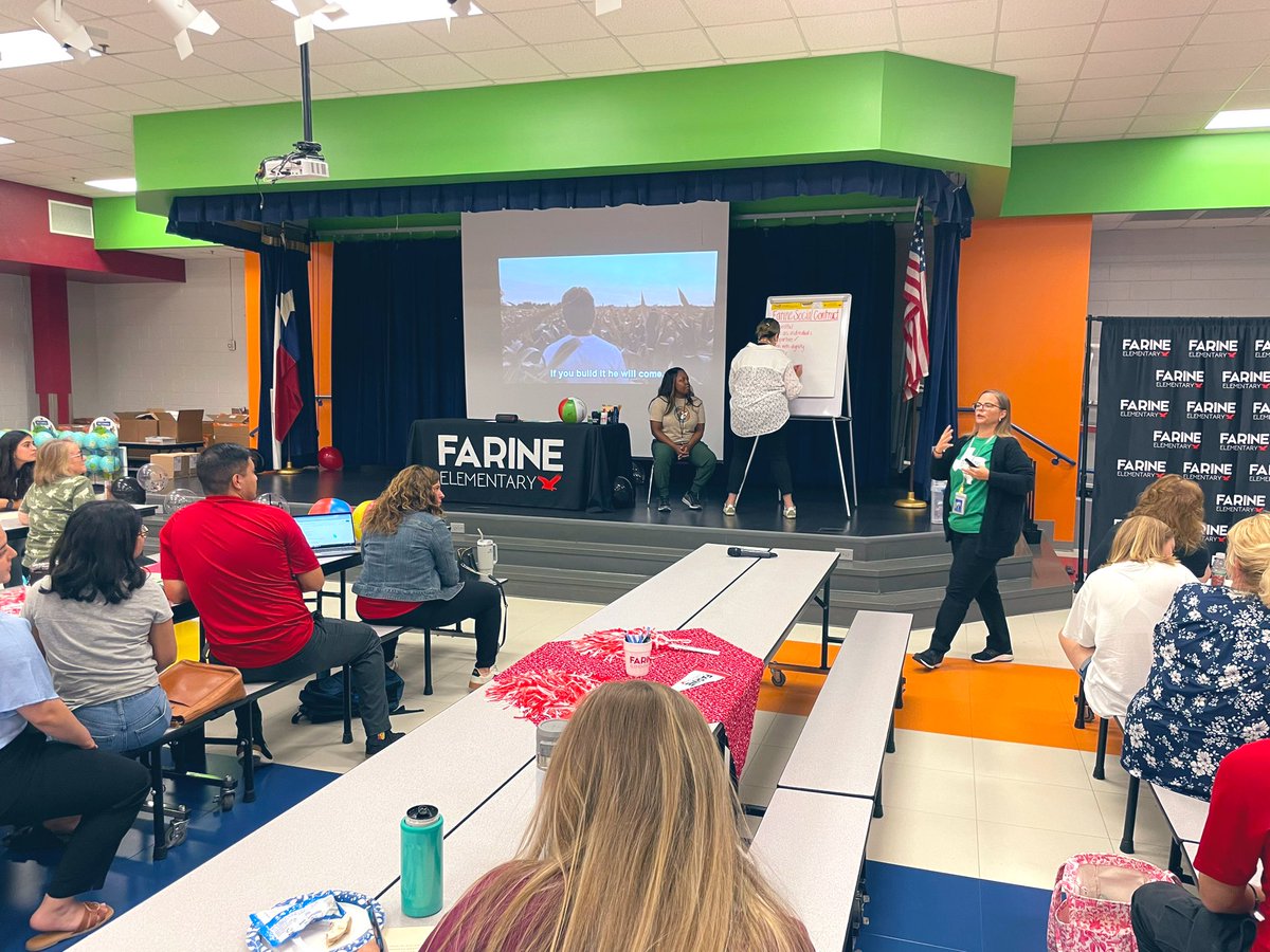 RamirzMichelle's tweet photo. Day 1 ✅ Farine Social Contract and team building at @BowleroBowl! 🎳♥️ @farinefalcons @IrvingISD #myIrvingISD #IISDReimagined https://t.co/kV0PVhOJfK