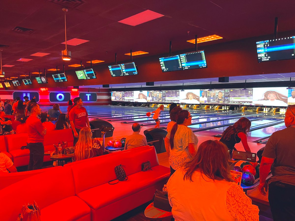 RamirzMichelle's tweet photo. Day 1 ✅ Farine Social Contract and team building at @BowleroBowl! 🎳♥️ @farinefalcons @IrvingISD #myIrvingISD #IISDReimagined https://t.co/kV0PVhOJfK