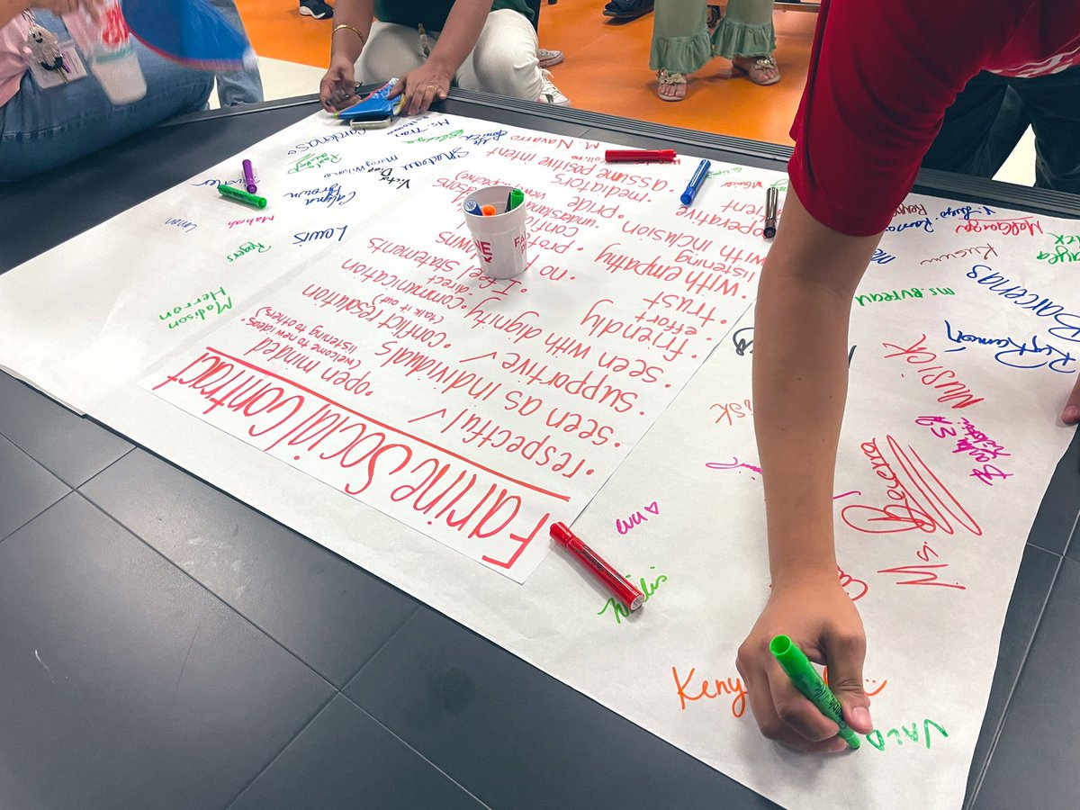 RamirzMichelle's tweet photo. Day 1 ✅ Farine Social Contract and team building at @BowleroBowl! 🎳♥️ @farinefalcons @IrvingISD #myIrvingISD #IISDReimagined https://t.co/kV0PVhOJfK