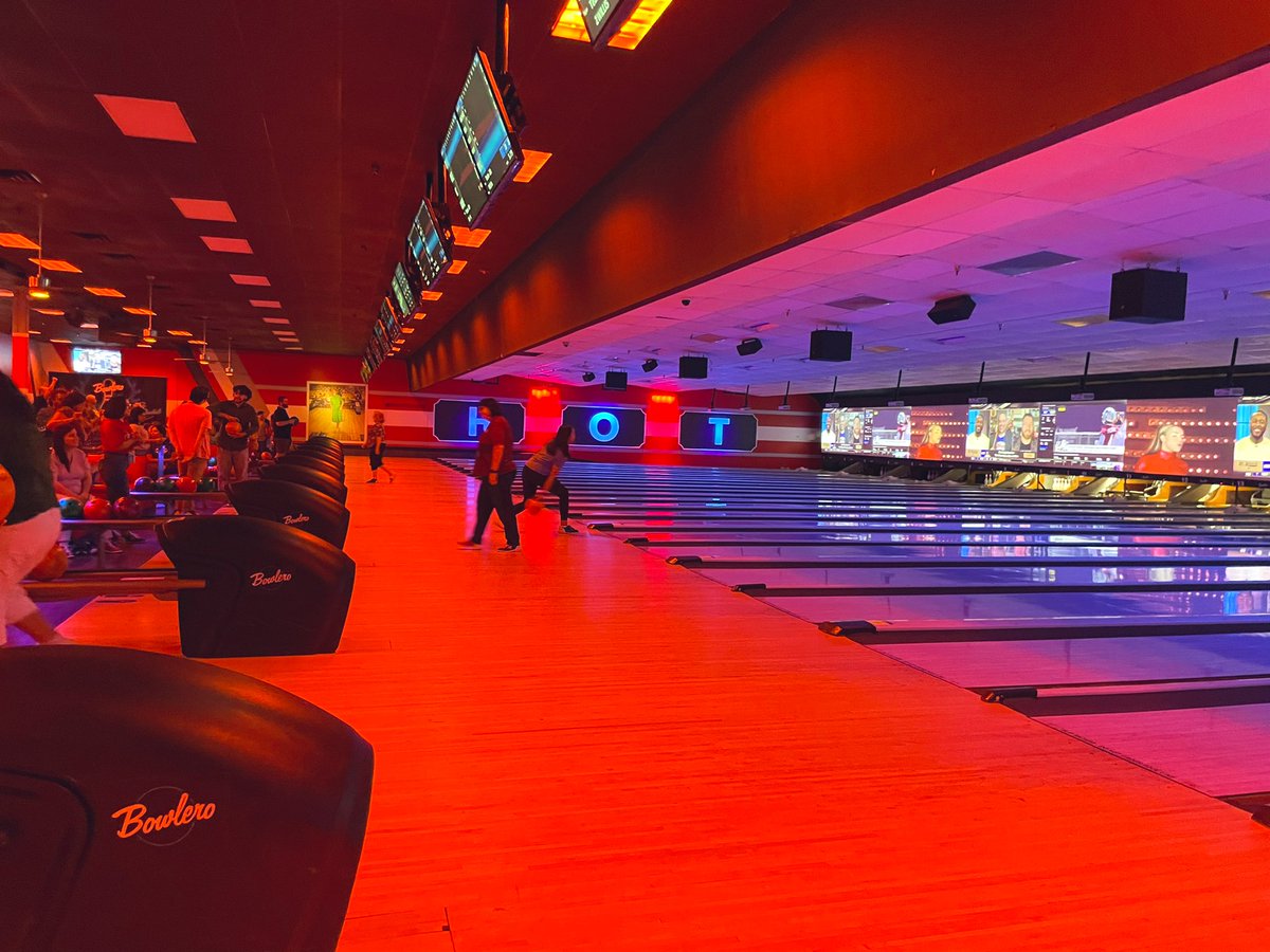 RamirzMichelle's tweet photo. Day 1 ✅ Farine Social Contract and team building at @BowleroBowl! 🎳♥️ @farinefalcons @IrvingISD #myIrvingISD #IISDReimagined https://t.co/kV0PVhOJfK