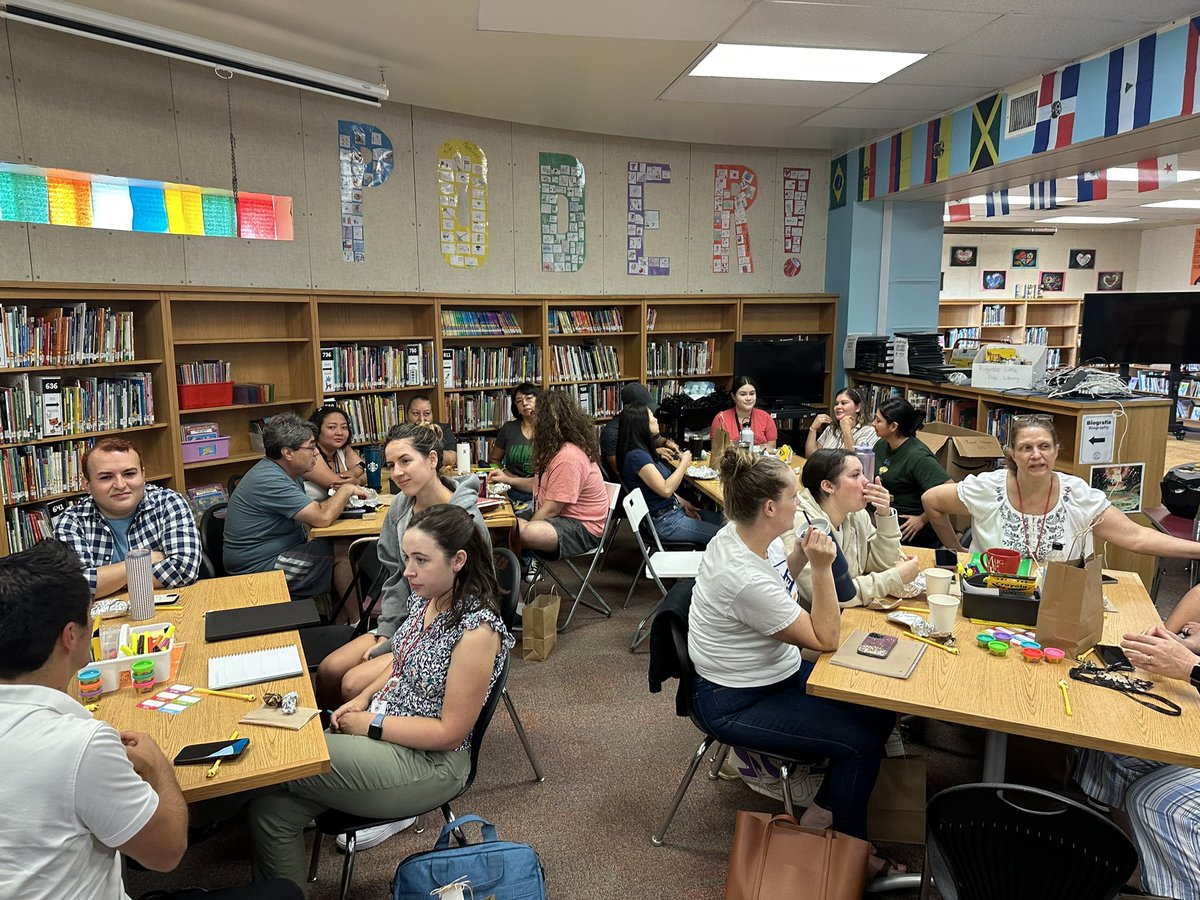 RTopPrincipal's tweet photo. Mucho aprendizaje y crecimiento juntos hoy. Lots of great learning and growing today. #TeamRattlers #beherebeyoubelong @katrinabailey08 @WeAreAISD @AustinISD https://t.co/6y1bVEYOMM