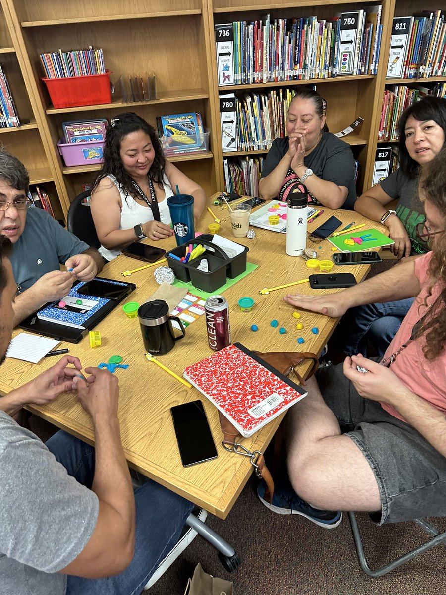 RTopPrincipal's tweet photo. Mucho aprendizaje y crecimiento juntos hoy. Lots of great learning and growing today. #TeamRattlers #beherebeyoubelong @katrinabailey08 @WeAreAISD @AustinISD https://t.co/6y1bVEYOMM