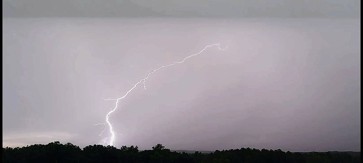 When you're watching the storm go by and this drops across the street ... 😬

( cc <a href="/wralweather/">wralweather</a> ) #NCWX