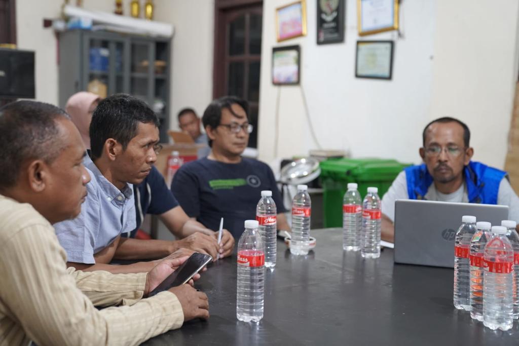 DITJEN_REHSOS's tweet photo. Direktur Jenderal Rehabilitasi Sosial,  Direktur Rehsos Korban Bencana dan Kedaruratan,  melakukan koordinasi dengan RW 04 Manggarai berkaitan dialog Menteri Sosial yang akan dilaksanakan Selasa,8 Agustus  jam10.00 di Gedung GAB Kemensos (07 Agustus 2023) https://t.co/V53wL67Qtj