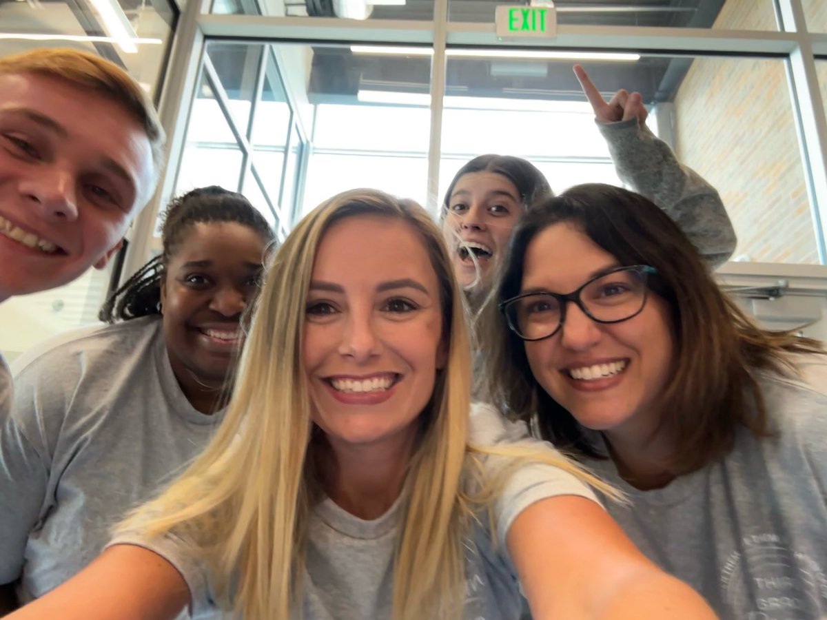 baristondo1's tweet photo. That one ice breaker game you have to run around the school and solve riddles and include a photo of your team. 😆 @UnionParkElem https://t.co/b78uYXJ02k