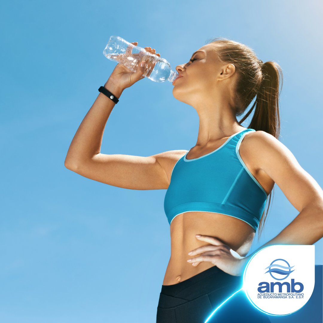 acueductobga's tweet image. Más de un 60% de nuestro organismo está compuesto por agua, pero al realizar cualquier actividad física, se pierde un poco a través del sudor, por ello, es muy importante beber agua antes, durante y después de hacer ejercicio. 🏋️🏋️‍♀️💧 

#Tipsamb