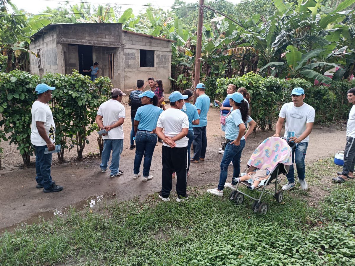 KamalAbukair's tweet photo. #07Ago23. Casa x Casa en el sector los ricos y el poblado parroquia albarico , llevando el mensaje del Dr @ajcaleca Unión y Voto para rescatar la Democracia y si Venezuela merece más. @ajcaleca @simoncalzadilla @MPV_Nacional @mpvyaracuy https://t.co/zQ1hF4sxLQ