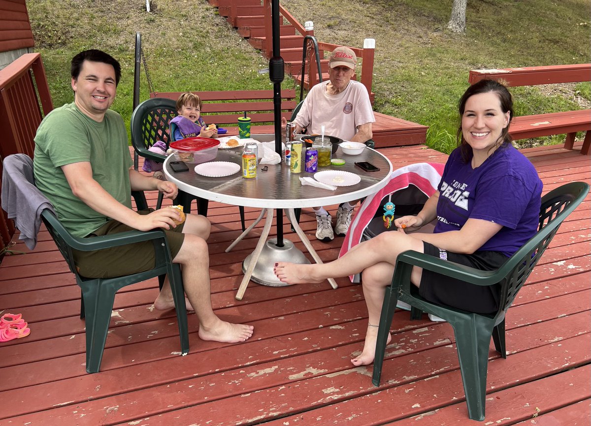 CoachSinn's tweet photo. Picnic at the Cabin! So special to spend time up at the lake with family! #cabintime #family #timewellspent #grateful https://t.co/xf7JGdkh9h