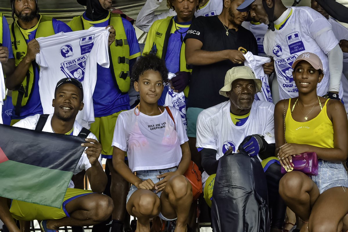 resca_sports's tweet photo. ⛵️ Ce dimanche, #Resca (au travers du Directeur Alexandre Labat-Mars) a été invité à remettre le maillot « Coup de cœur de la presse » à l’issue de la dernière étape du Tour de la Martinique en Yoles Rondes. #TDY2023

✨ C’est une immense fierté pour nous d’avoir pu féliciter #Aprant et son équipage courageux et combatif.

😕 Lors de la dernière étape, Aprant a coulé au large de Case-Pilote. La manœuvre pour re-mater la yole a été longue et difficile.

Félicitations à eux et félicitations aux 15 autres équipages qui ont passé une semaine difficile ! ❤️