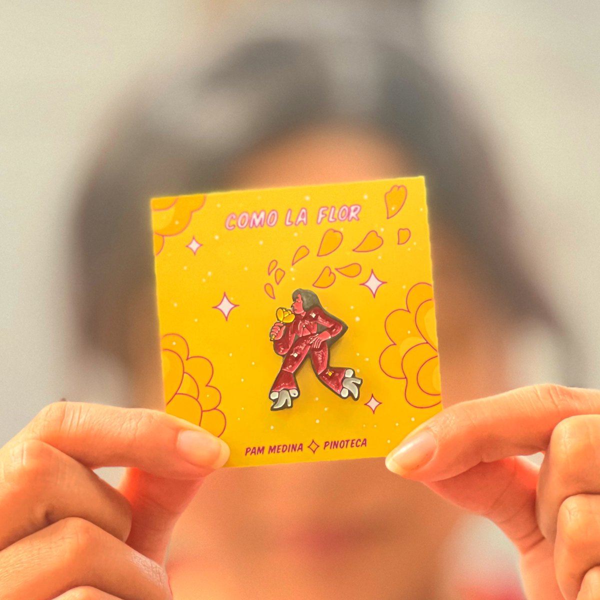 𝒞𝑜𝓂𝑜 𝓁𝒶 𝒻𝓁𝑜𝓇 (𝒸𝑜𝓂𝑜 𝓁𝒶 𝒻𝓁𝑜𝓇)
𝒞𝑜𝓃 𝓉𝒶𝓃𝓉𝑜 𝒶𝓂𝑜𝓇 (𝒸𝑜𝓃 𝓉𝒶𝓃𝓉𝑜 𝒶𝓂𝑜𝓇)
𝑀𝑒 𝒹𝒾𝓈𝓉𝑒 𝓉𝓊́
𝒮𝑒 𝓂𝒶𝓇𝒸𝒽𝒾𝓉𝑜́
𝑀𝑒 𝓂𝒶𝓇𝒸𝒽𝑜 𝒽𝑜𝓎…
Las Selenas están cerca de acabarse, compren la suya aquí. 

merch.hipnosismx.com/search?type=pr…