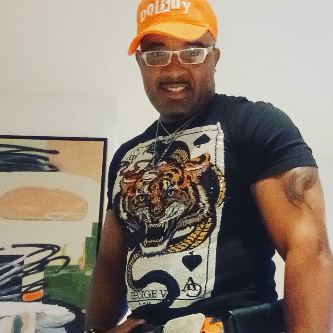 CalvinDunlap10's tweet photo. Chilling in miami https://t.co/nDFCGtCKqG