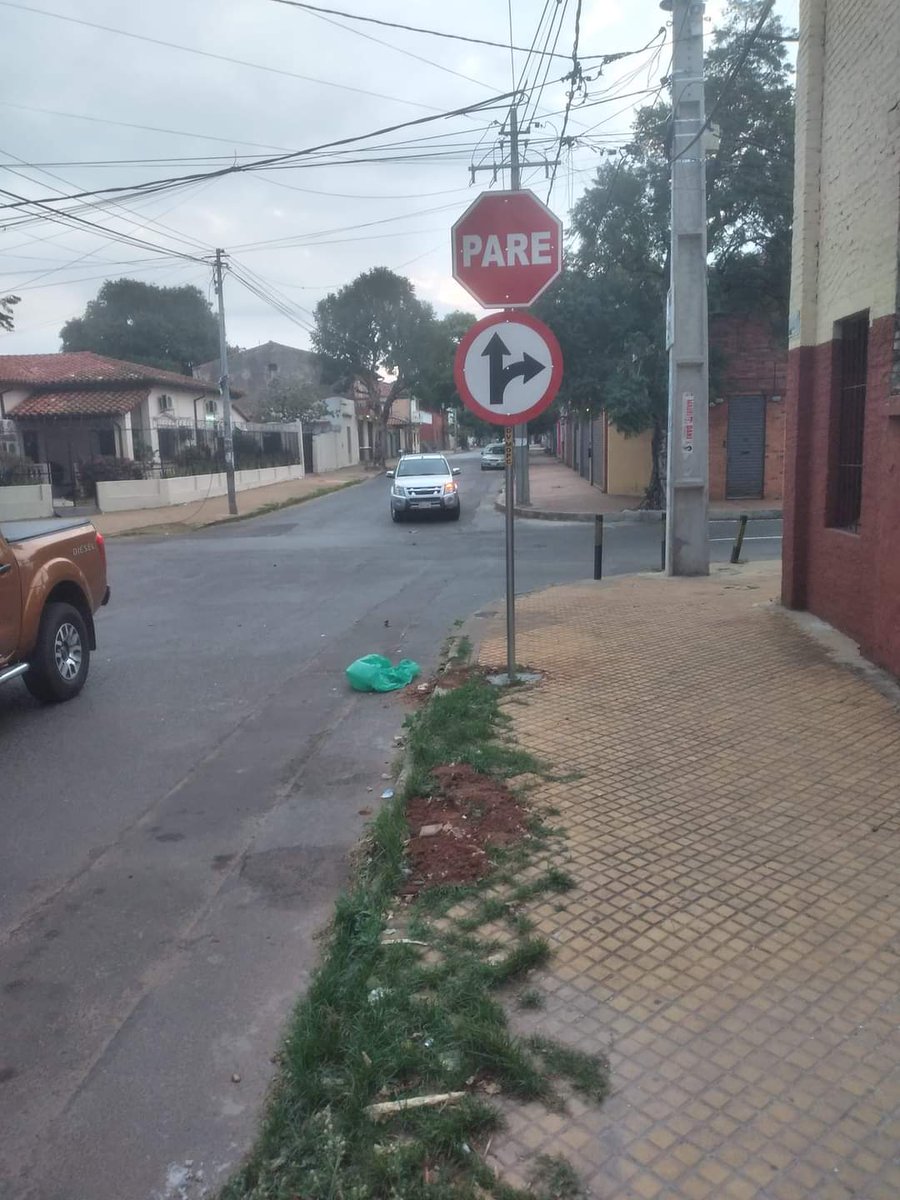 everlopez1991's tweet photo. Se cambia tambien de dirección Juan Andres Gelly "sexta avenida"  o como se entiende esto? @AsuncionMuni @nenechopy https://t.co/OTuw8KqtnK