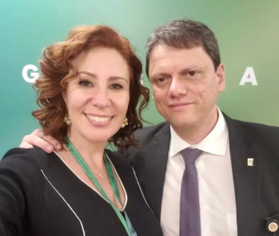 A pistoleira e o matador.