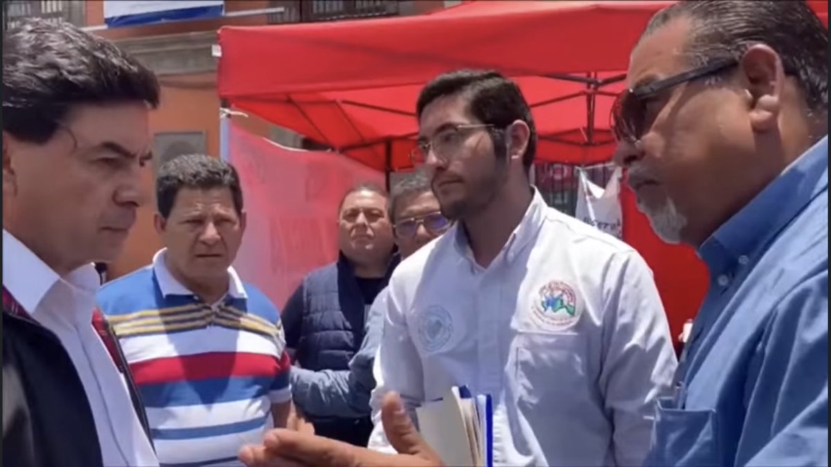 Coalicion_X_Tab's tweet photo. El vocero del Presidente @lopezobrador_ Jesus Ramirez nos visitó en el campamento instalado a las afueras del Palacio Nacional, en donde nos garantizó que hoy se instalará una mesa de trabajo en la Secretaría de Gobernación.

#huelgacdmx
#PorUnaJubilacionDigna
#COALICIONXTABASCO https://t.co/KGEuy7Edxl