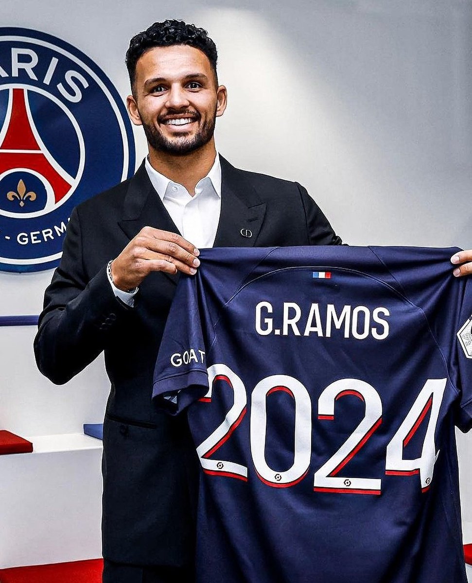 menezrm's tweet photo. Camiseta del PSG y de nombre "Gramos". En los top manta de las costas españolas ya se frotan las manos https://t.co/zlSEbYLChW