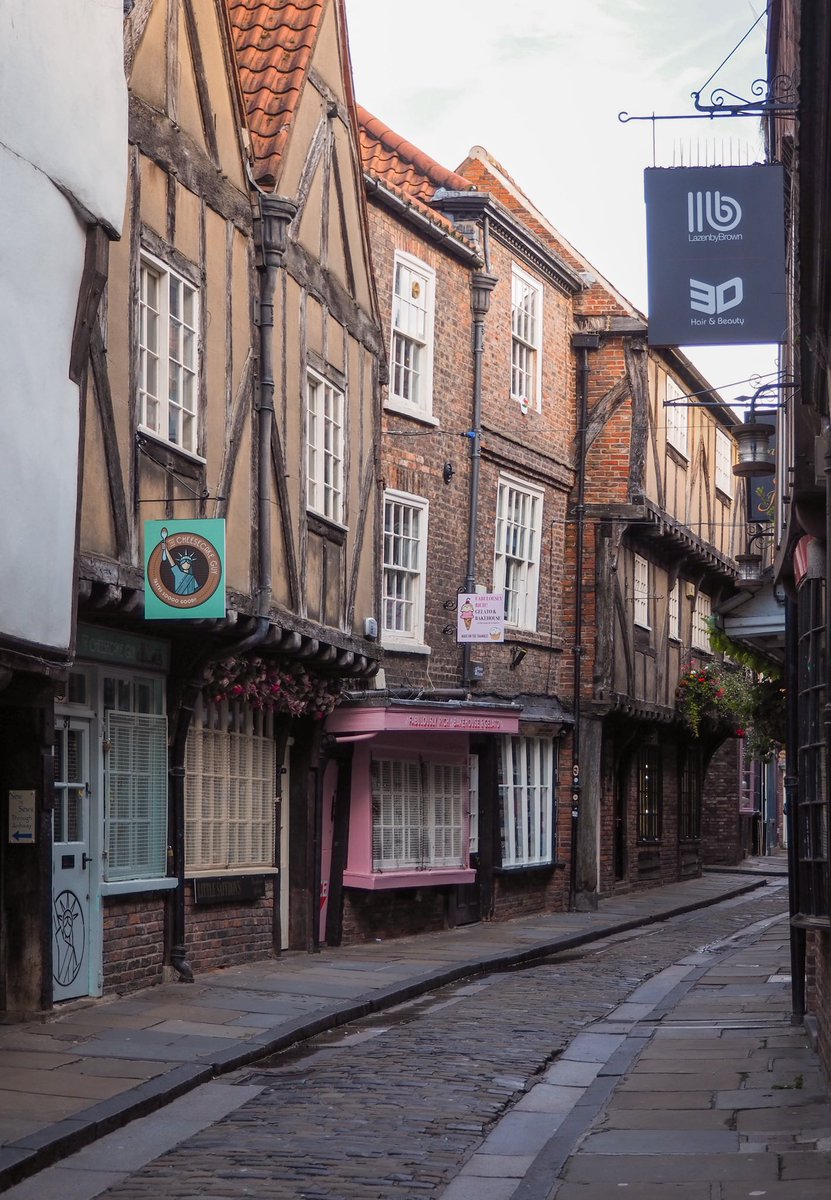 Beautiful streets of York 🥰 #visityork #visitengland @VisitEngland @VisitYork @Welcome2Yorks