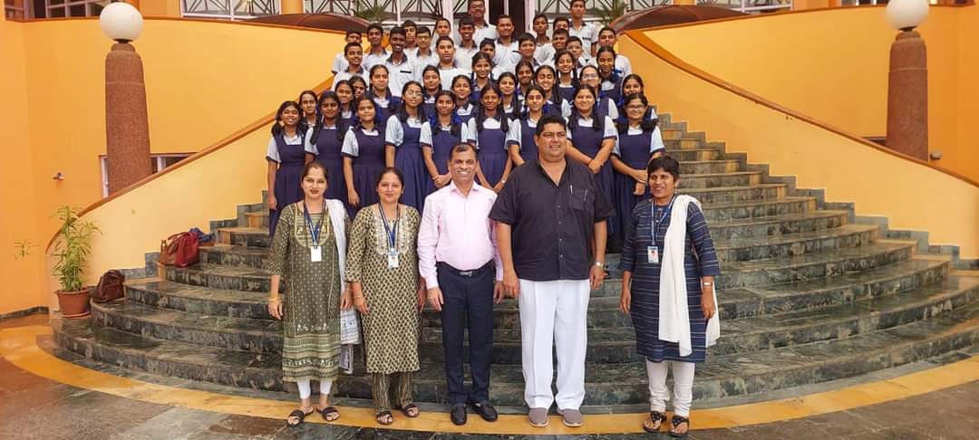 ReginaldoGoa's tweet photo. With students from Shri shantadurga high school Bicholim.
I believe they are our future
#curtorimConstituencyFirst
#Goa https://t.co/qpCECtdijT