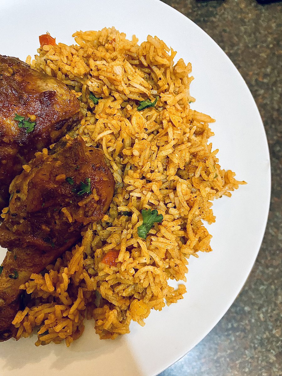 zaelitesolution's tweet photo. One Pot Shikin ‘n Rice 🖤👩🏽‍🍳. https://t.co/TvqLYm7s5b
