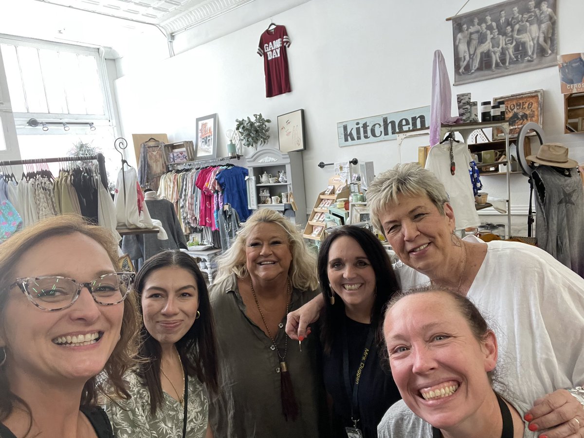 MarisaSolomon47's tweet photo. Exploring Kaufman with #OPNormanLoudandProud It’s a great day to be a Kaufman Lion #FamilyandGoodThings. It’s going to be a great school year. #BeTheDifference https://t.co/rDpol6k8vw
