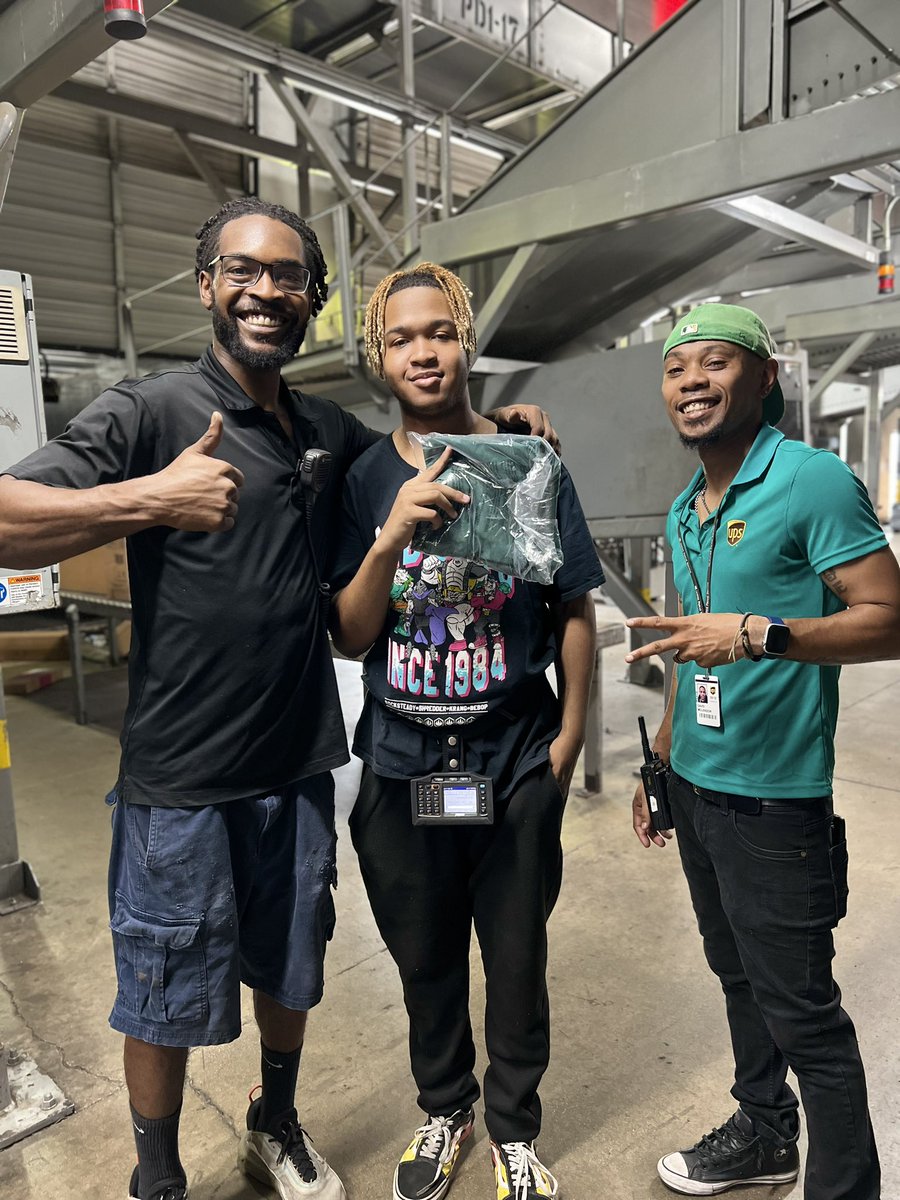 Recognizing <a href="/UPSers/">UPSers</a> Savauhn Cooper for the amazing work he does in the load after coming back from the unload! He is a well rounded employee. Thank your your dedication to <a href="/UPS/">UPS</a> Keep thriving! <a href="/bigtymer504/">E.J.⚜</a> #DeliverWhatMatters