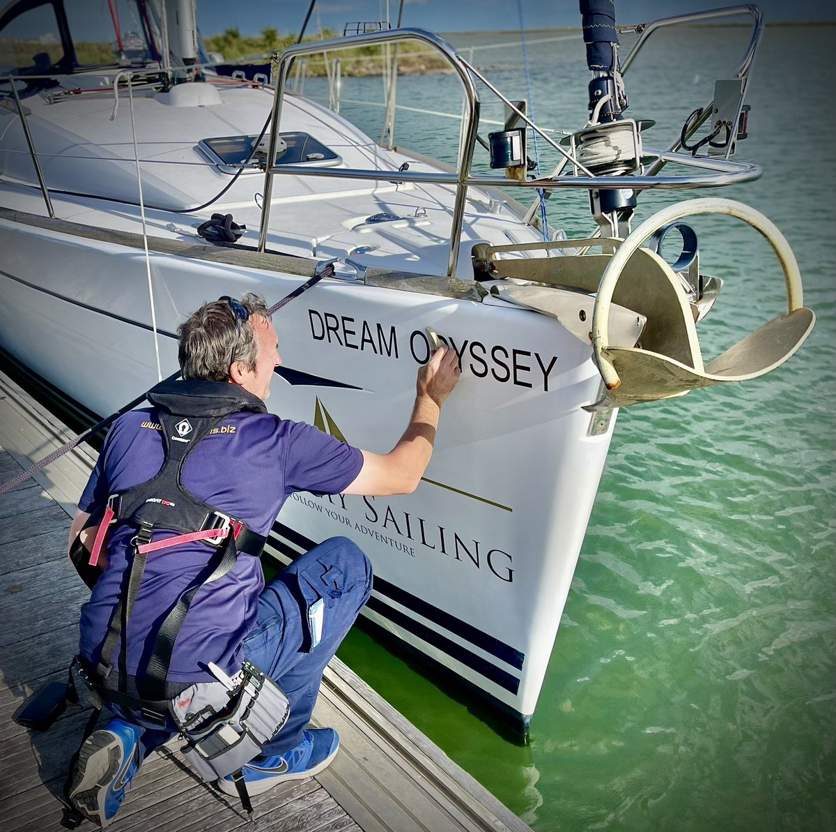 New graphics on the bows of Academy Sailing yacht Dream Odyssey. Amazing job by Fordesign based in Burnham-on-Crouch. Thanks guys 👍

academysailing.co.uk
#RYA #competentcrew #dayskipper #coastalskipper #london #essex #academysailing