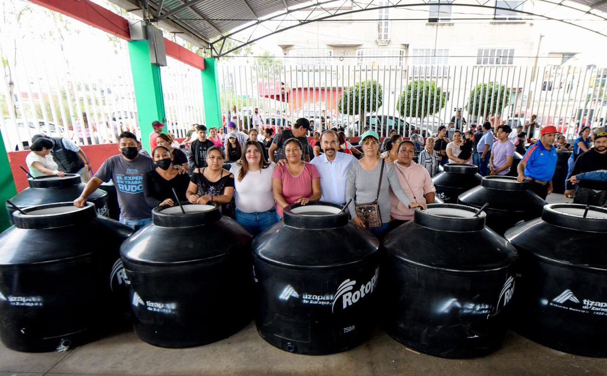 Pedro_RVillegas's tweet photo. Amigas y amigos, este es un gobierno comprometido y estamos trabajando por y para ustedes, por ello es de suma importancia que seamos responsables en el manejo y #CuidadoDelAgua 💧, no debemos dejar la llave abierta mientras nos enjabonamos o nos lavamos las manos, lavar el patio o un vehículo con la manguera. ¡Hagamos consciencia! 🚰