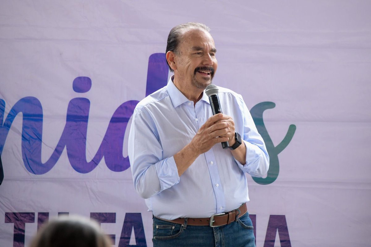 Pedro_RVillegas's tweet photo. Amigas y amigos, este es un gobierno comprometido y estamos trabajando por y para ustedes, por ello es de suma importancia que seamos responsables en el manejo y #CuidadoDelAgua 💧, no debemos dejar la llave abierta mientras nos enjabonamos o nos lavamos las manos, lavar el patio o un vehículo con la manguera. ¡Hagamos consciencia! 🚰