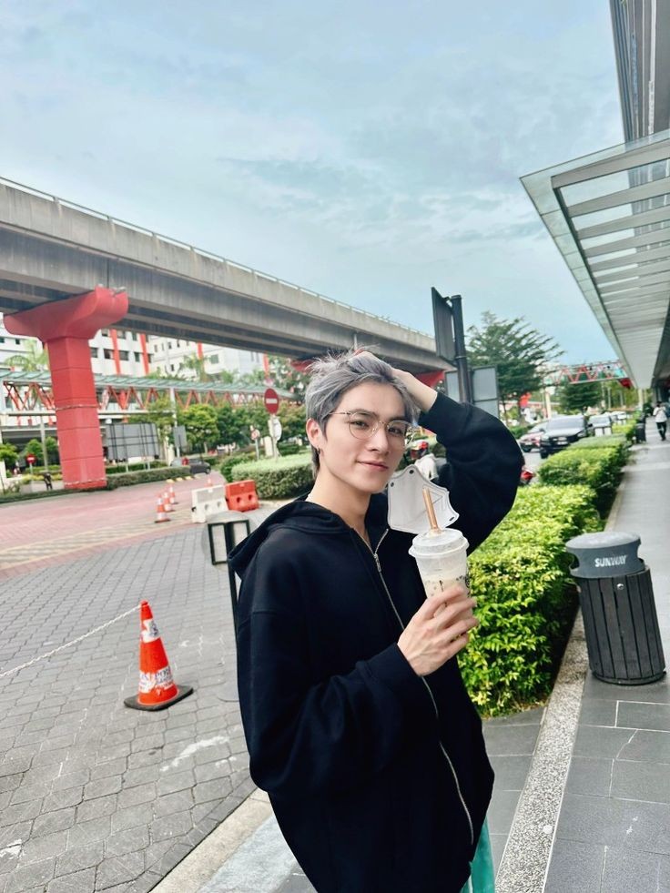 HAPPY BIRTHDAY XIAOJUN 😻🥳💞💗

#PrinceofLoveXIAOJUNday
#肖俊0808生日快乐
#세계로맨티스트강아지의날_샤오쥔생일
#HAPPYXIAOJUNDAY