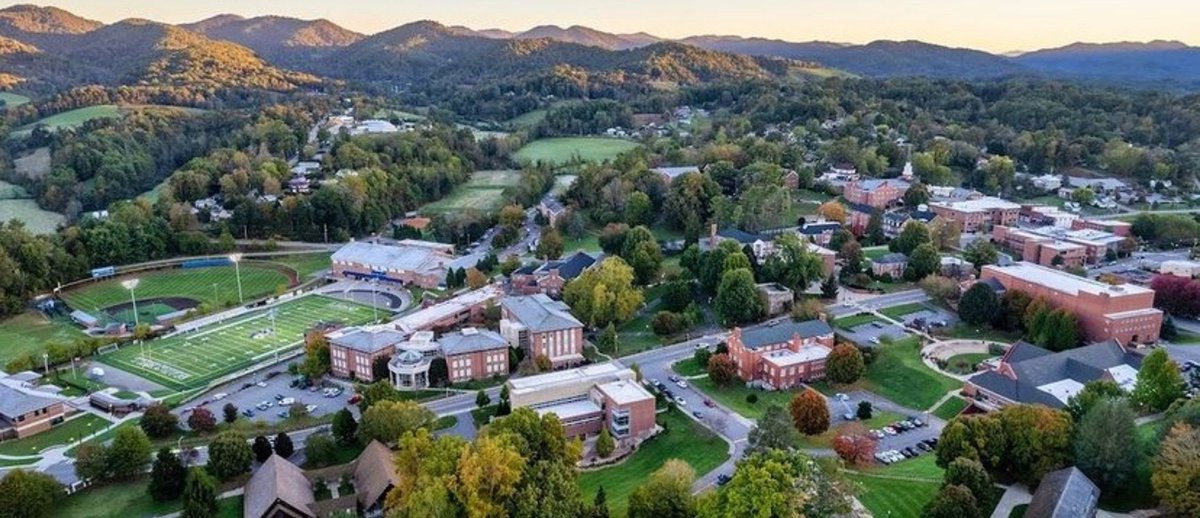 #RollHill ⛰️📈

1st commitment out of Saturdays prospect camp! Local talent is staying 
in the mountains!